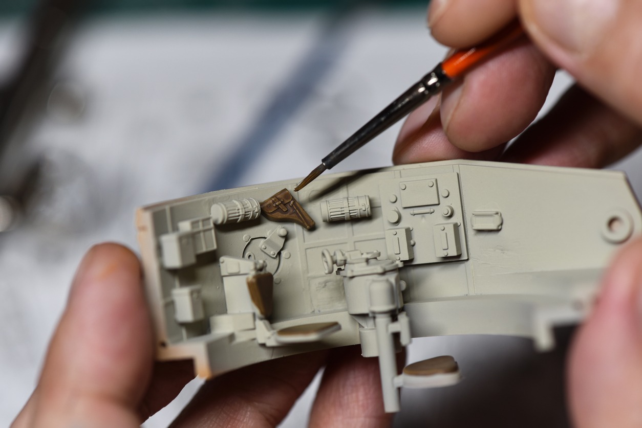 painting an assembly scale model of a tank
