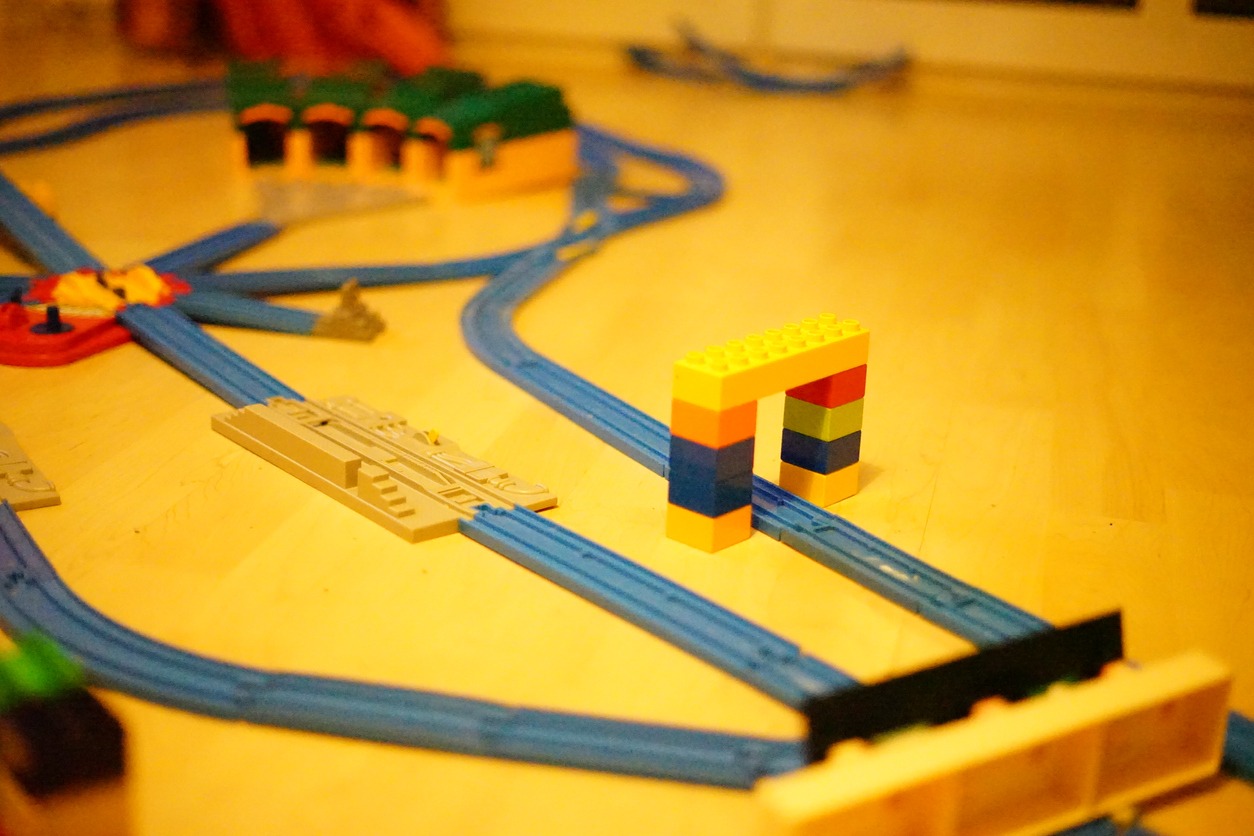 train tracks with legos