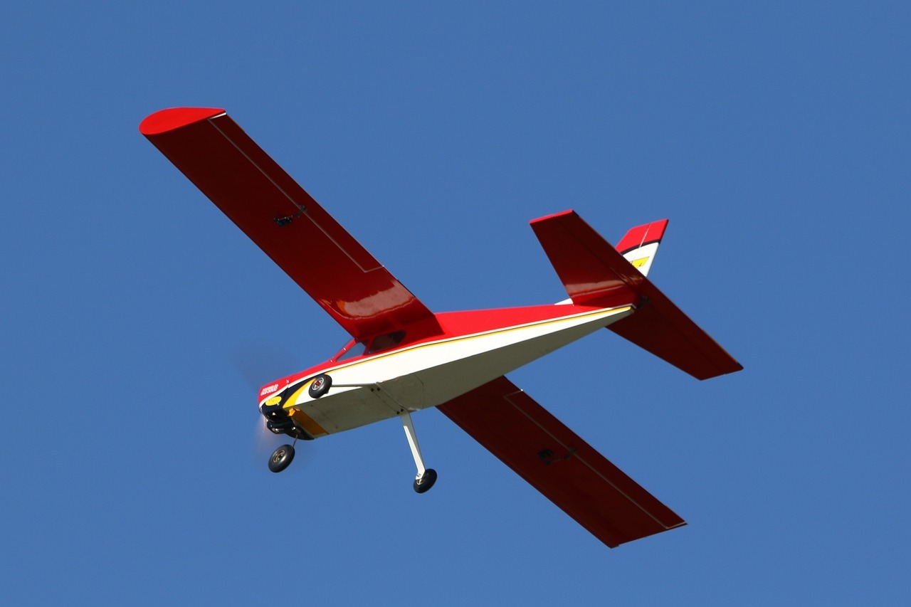 flying electric trainer airplane