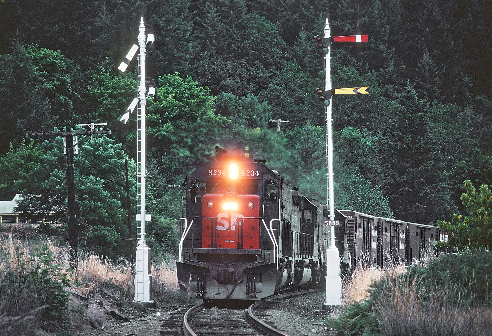 Semaphore 5889 between Oakland and Sutherlin, OR