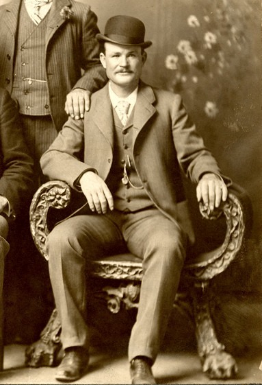 Butch Cassidy poses in the Wild Bunch group photo, Fort Worth, Texas, 1901