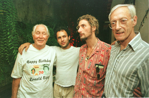  Reynolds (far right) at Ronnie Biggs' (far left) 70th birthday with their sons