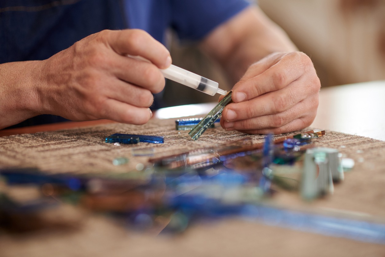 Glueing Glass Pieces