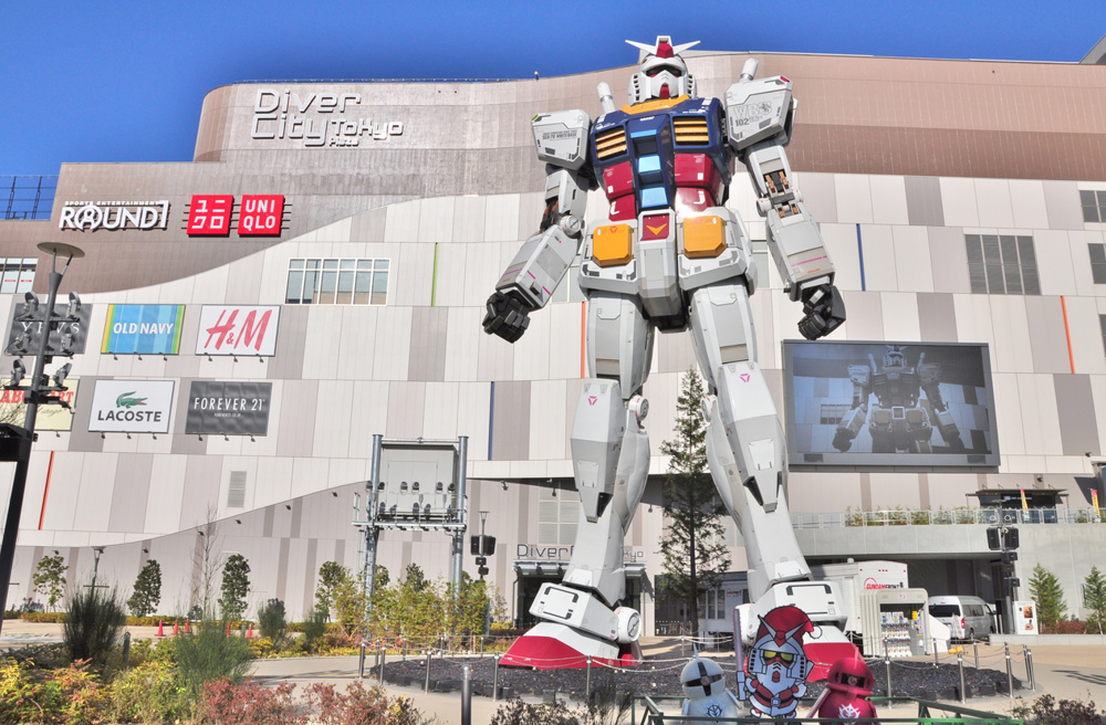 Tokyo, Japan - December 11, 2012: Full-size of RG 1/1 RX-78-2 Mobile suit Gundam Ver. GFT in front of DiverCity Tokyo Plaza at Odaiba in Tokyo, Japan